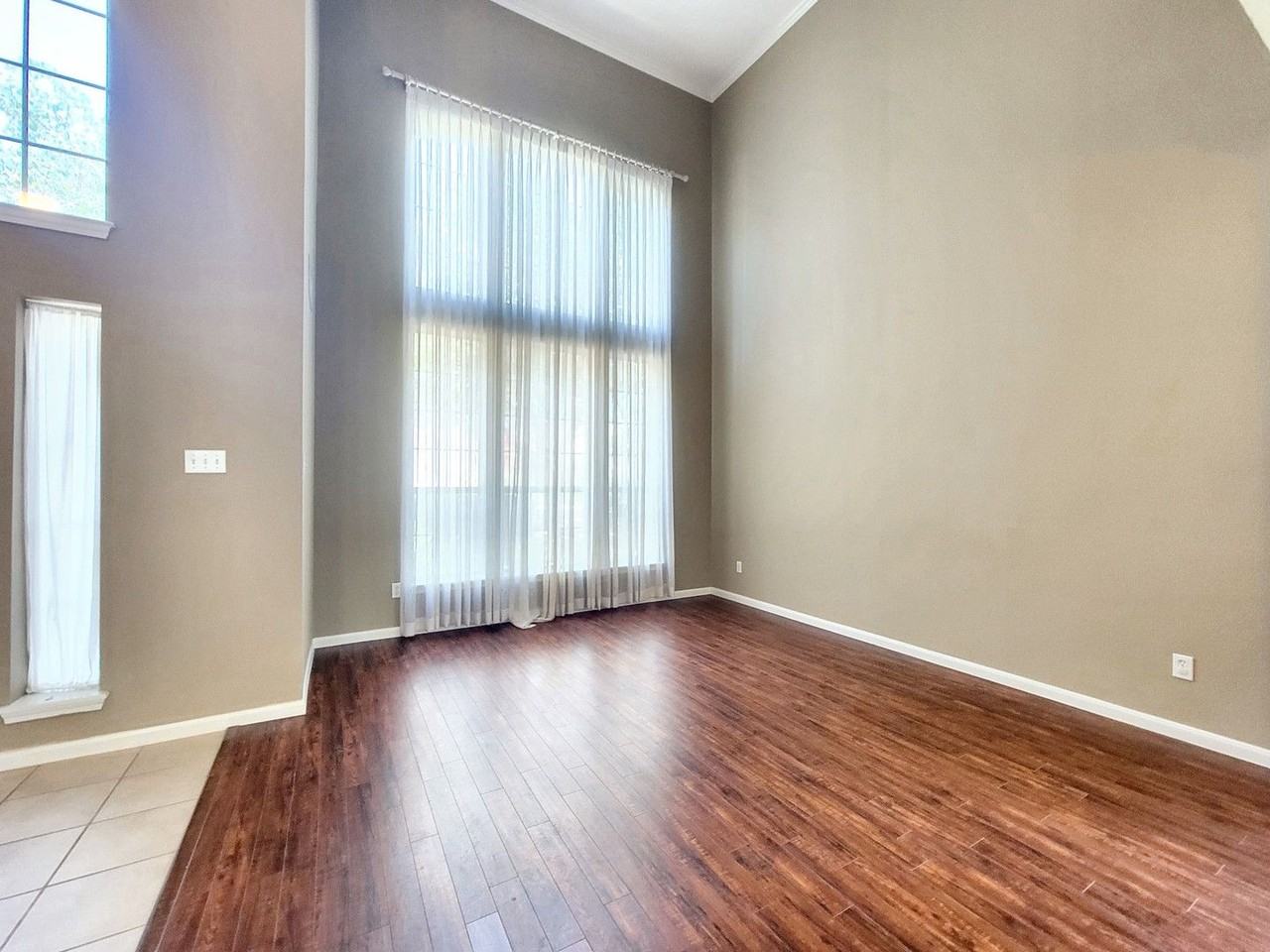 1617 Sunterro - Photo 4 of 44