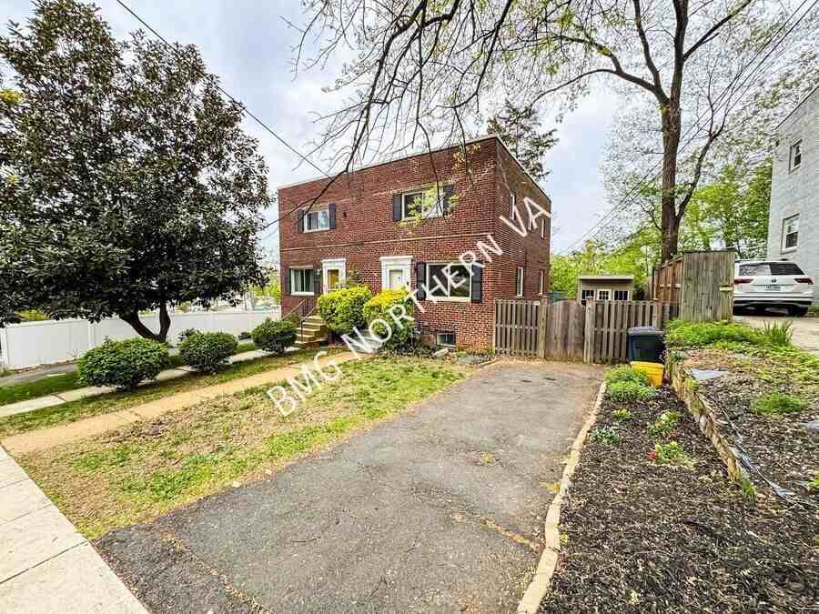 130 Cambridge Rd - Photo 2 of 32