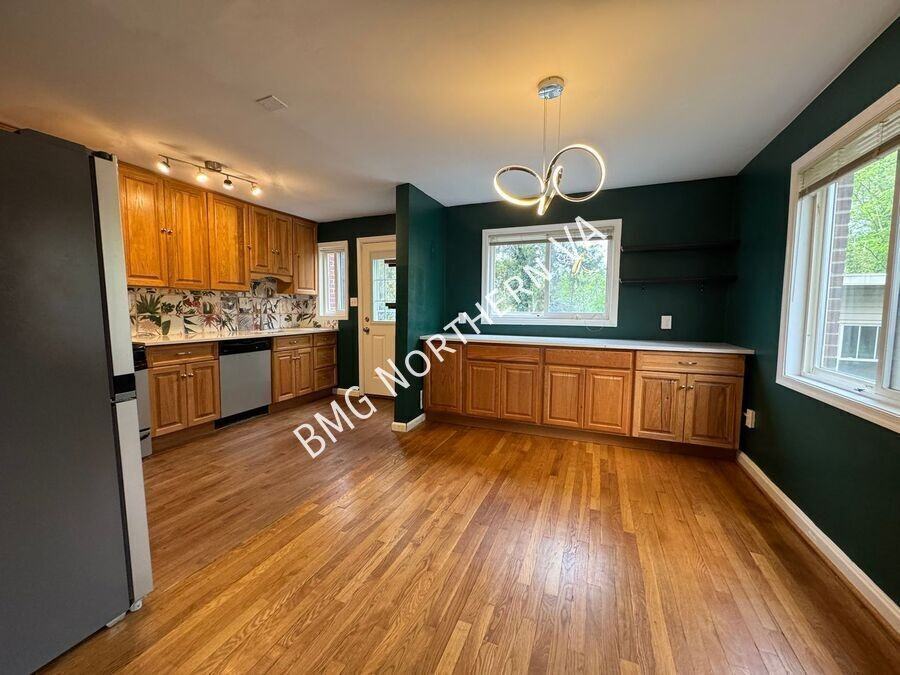 130 Cambridge Rd - Photo 3 of 32