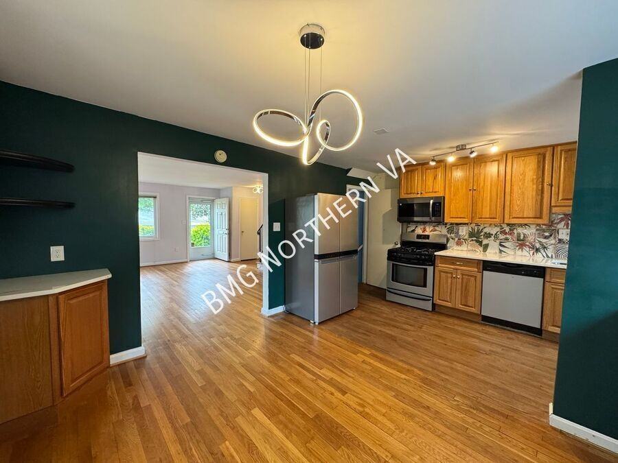 130 Cambridge Rd - Photo 5 of 32