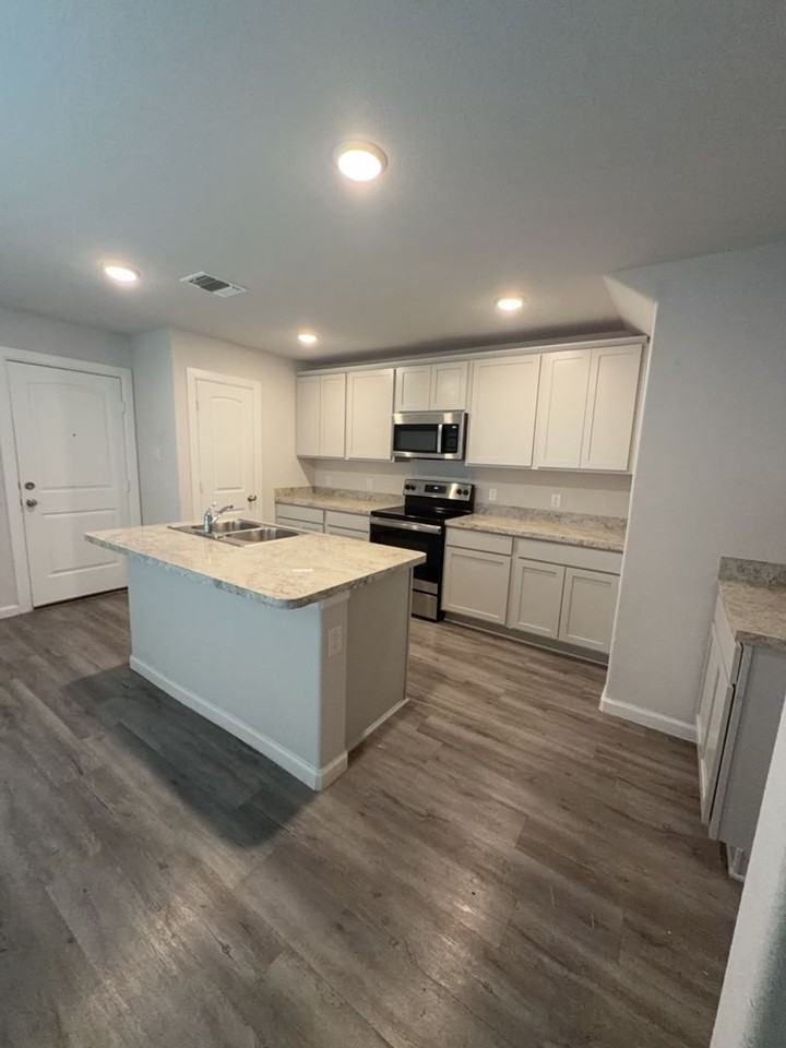 501 Hines Ave - Photo 4 of 19