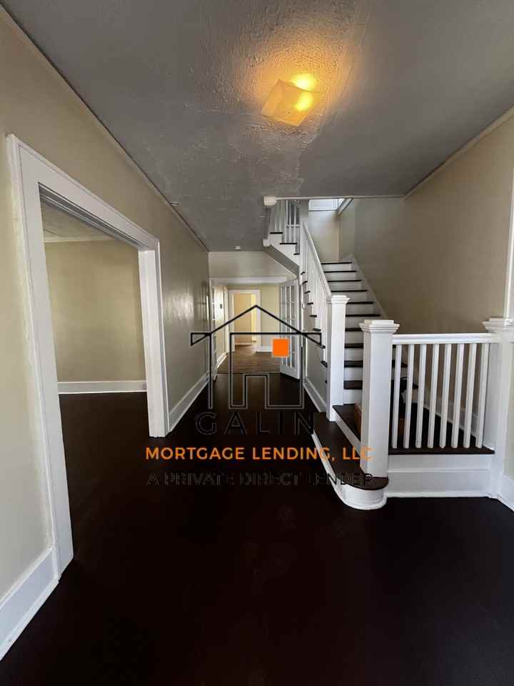 625 W 39th St - Photo 2 of 17