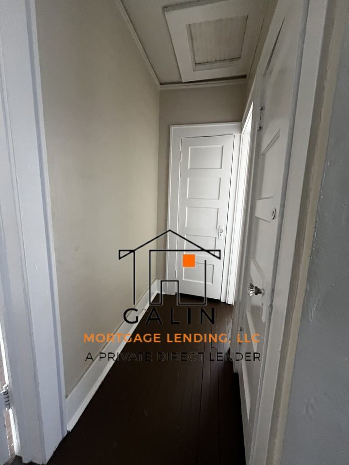625 W 39th St - Photo 4 of 17