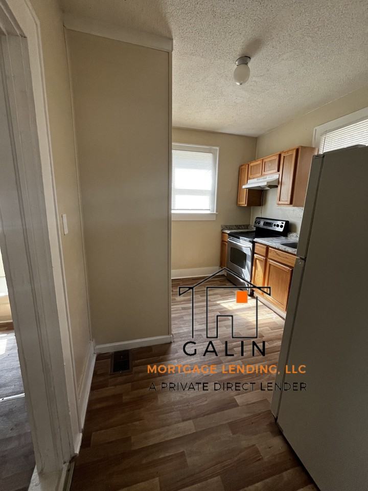 625 W 39th St - Photo 6 of 17