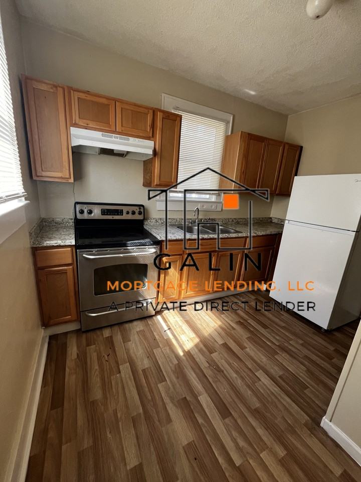 625 W 39th St - Photo 7 of 17