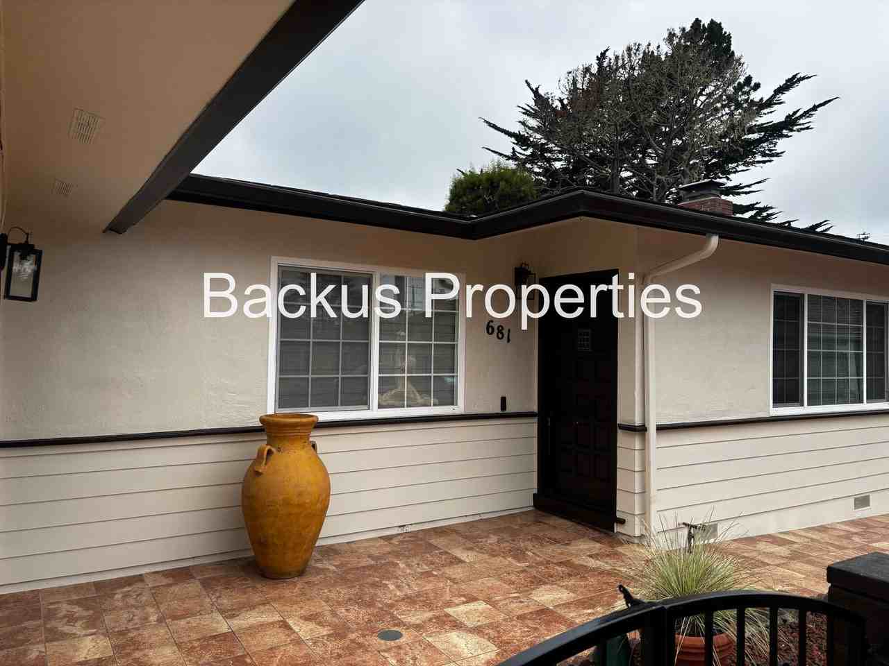 681 Alice St - Photo 2 of 20