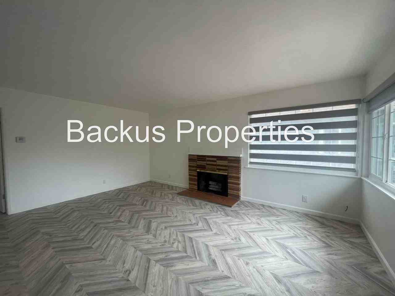 681 Alice St - Photo 3 of 20