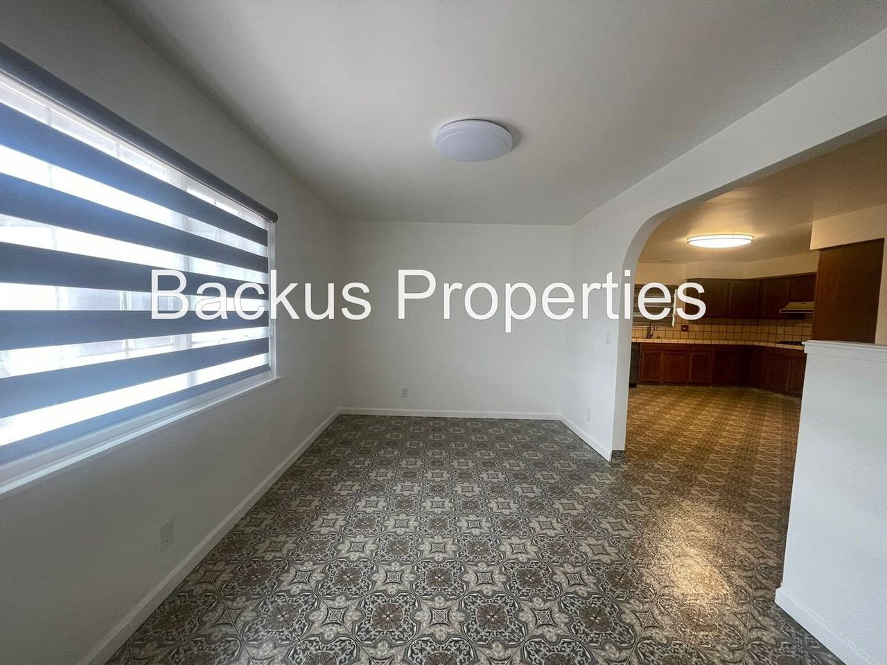 681 Alice St - Photo 4 of 20