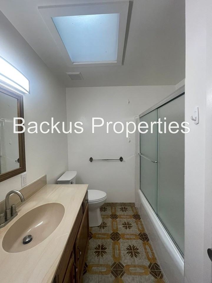 681 Alice St - Photo 7 of 20