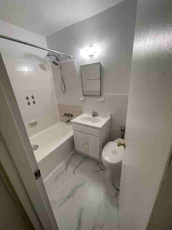 330 Lenox Rd #5J - Photo 5 of 5