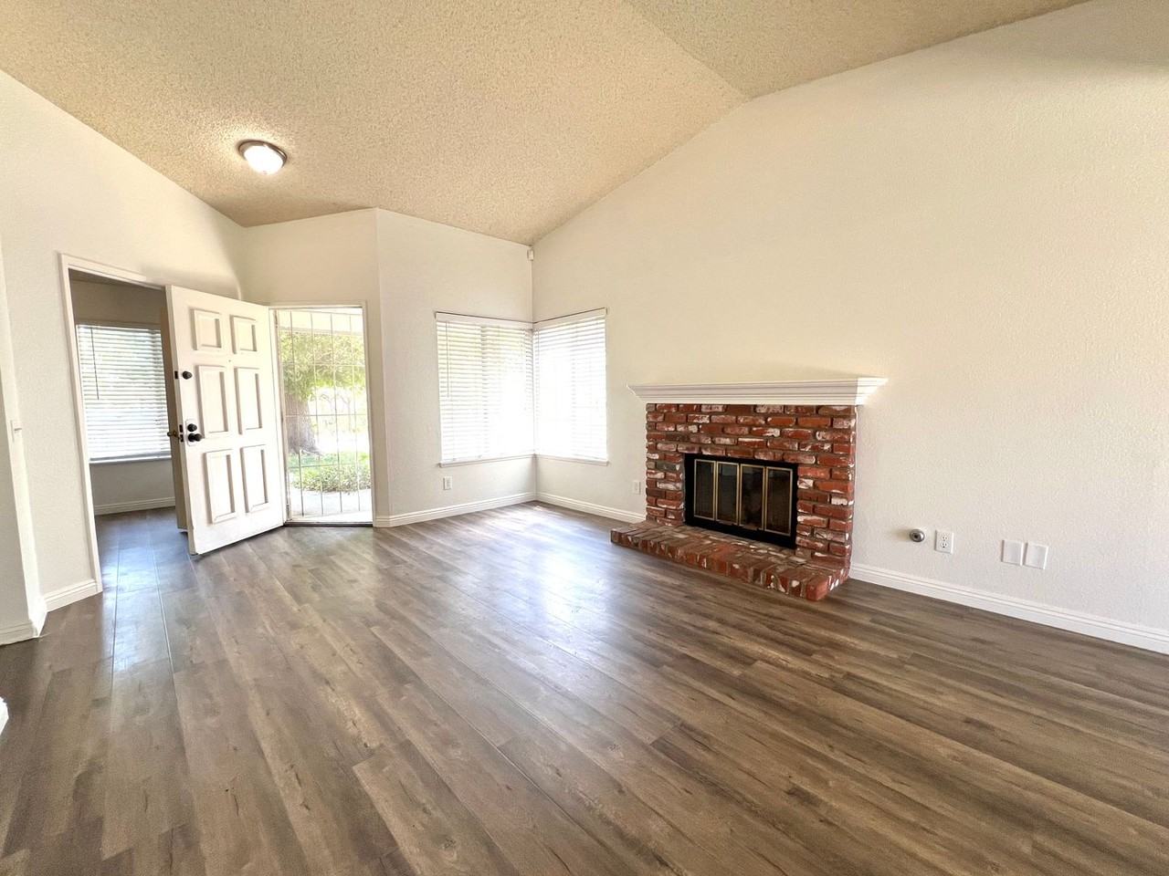 7284 Parkside Pl - Photo 5 of 21