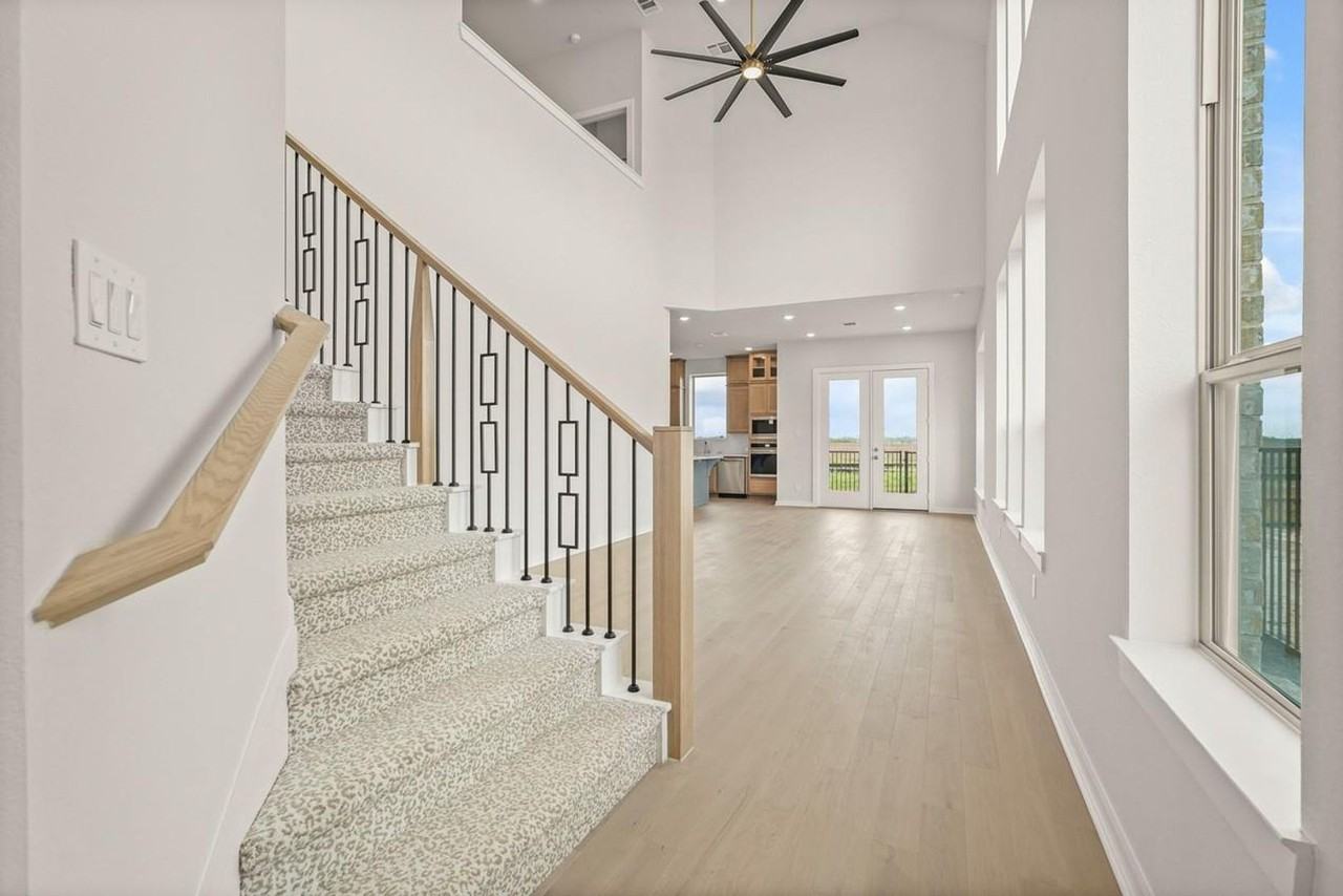 16723 Lake Austin St - Photo 2 of 26