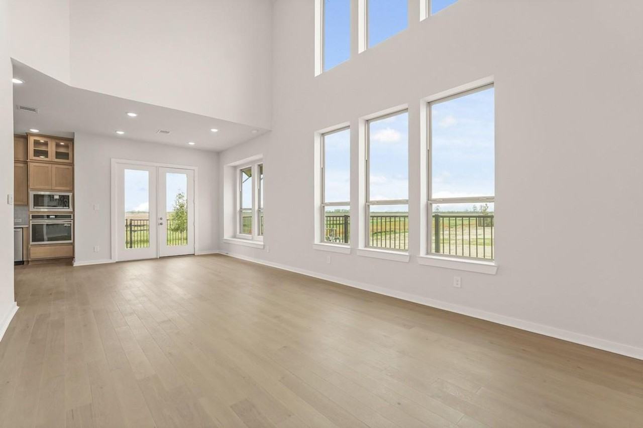 16723 Lake Austin St - Photo 3 of 26