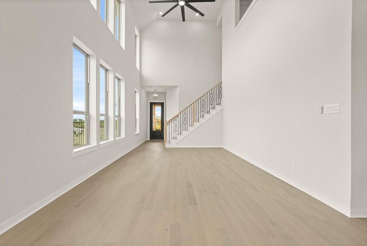16723 Lake Austin St - Photo 4 of 26