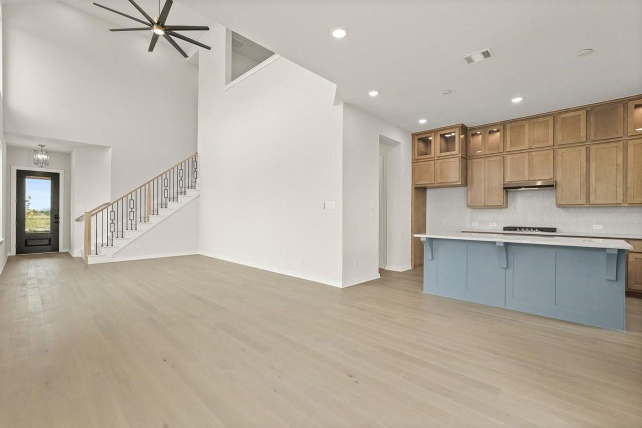 16723 Lake Austin St - Photo 5 of 26
