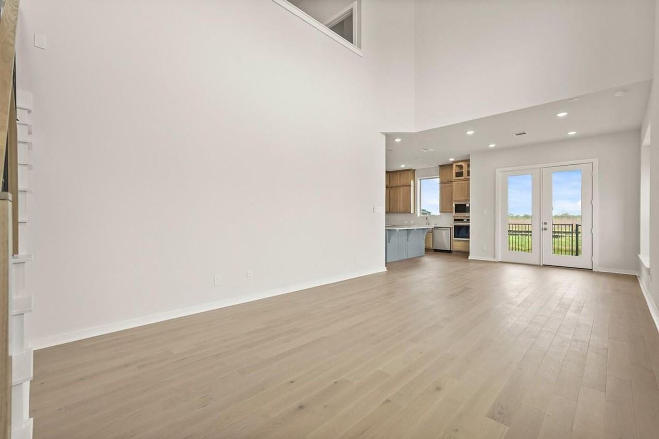16723 Lake Austin St - Photo 6 of 26