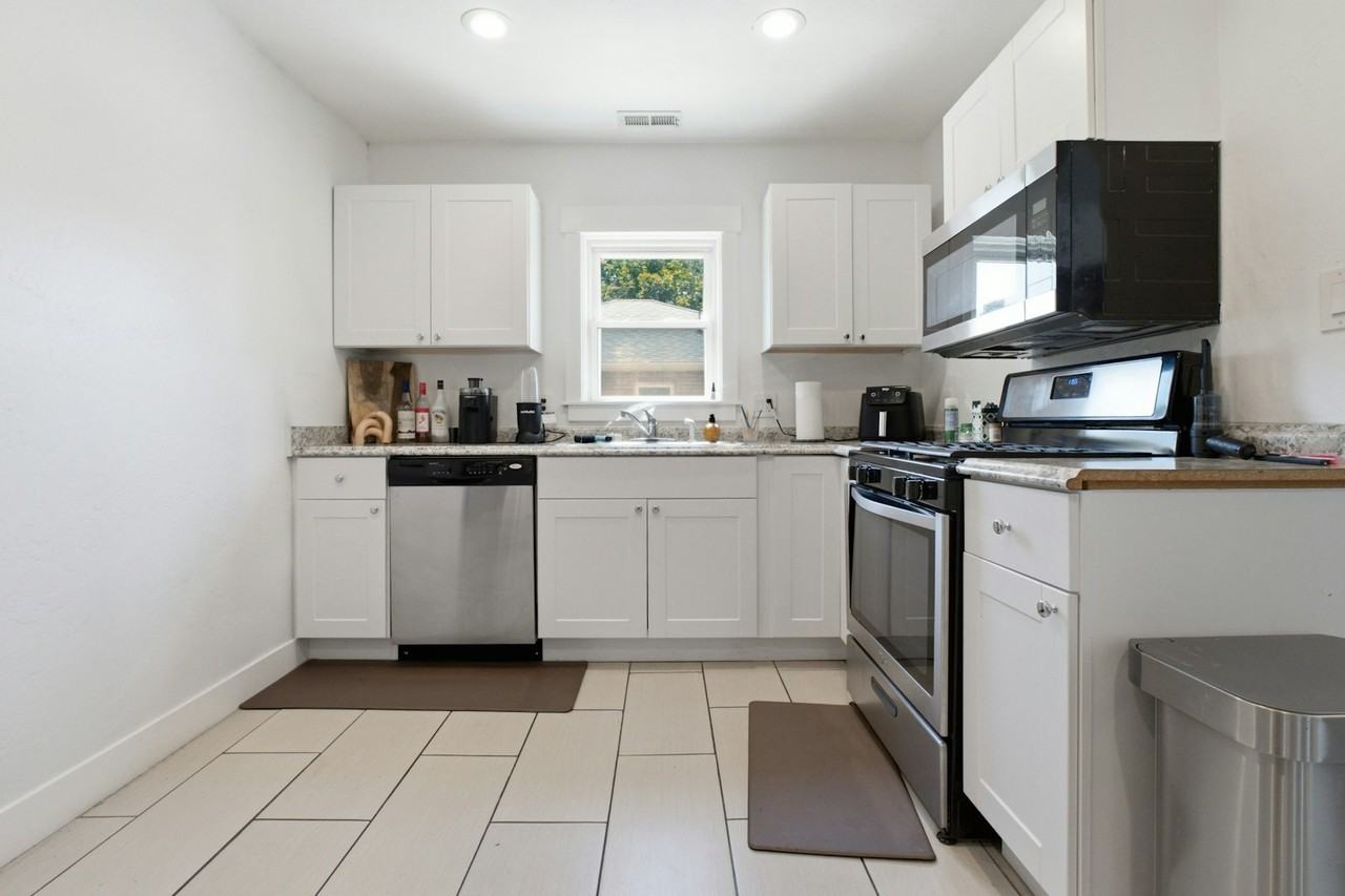 75 South 300 West, Unit A - Photo 2 of 9