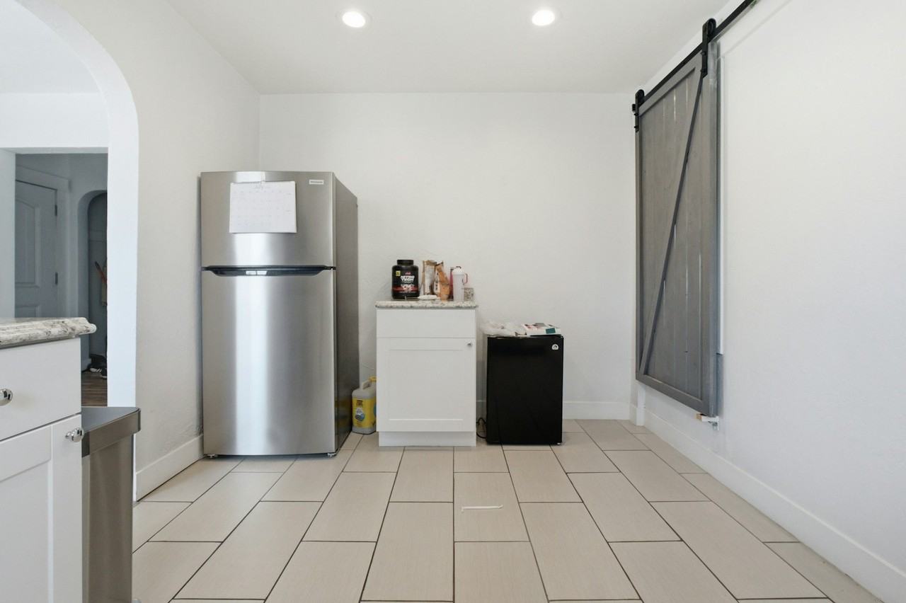 75 South 300 West, Unit A - Photo 3 of 9
