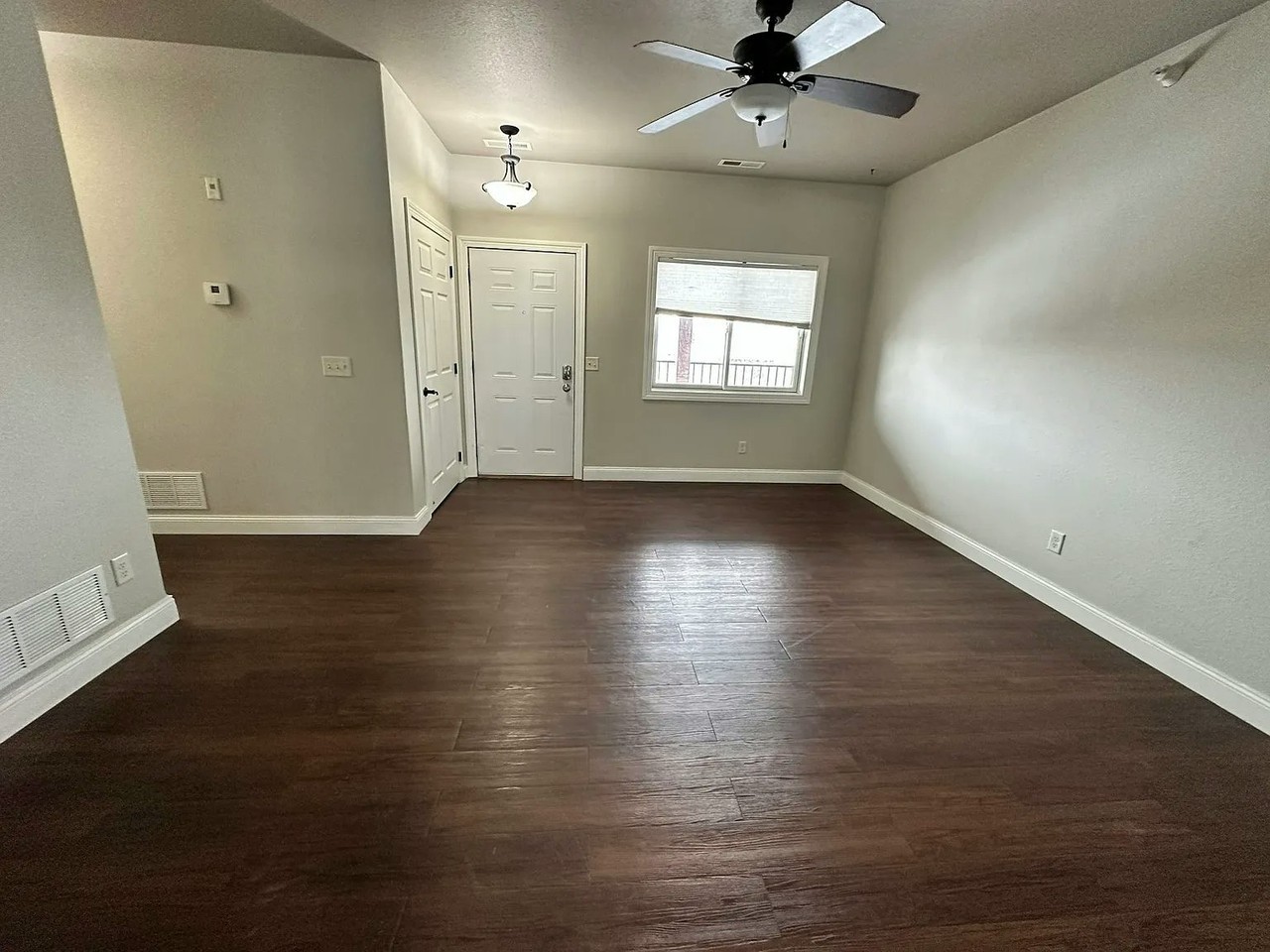 1111 Anamosa St, Unit 3 - Photo 3 of 17