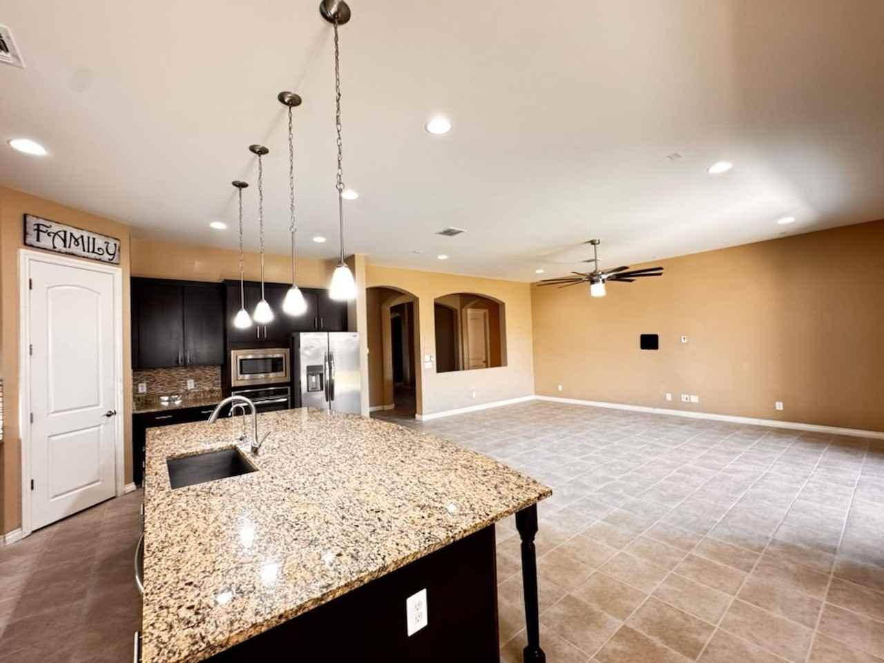268 E Powell Way - Photo 4 of 50