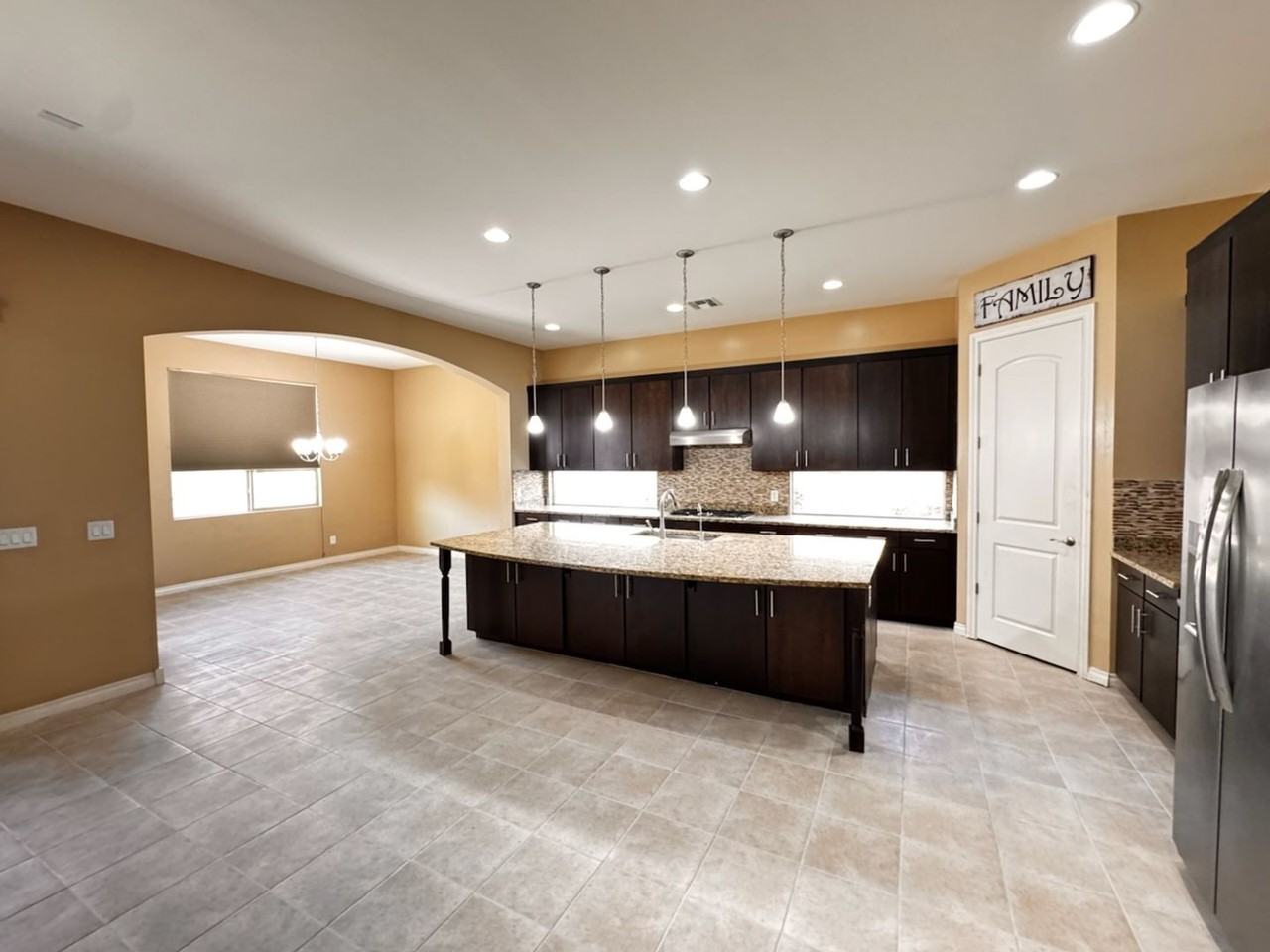 268 E Powell Way - Photo 5 of 50