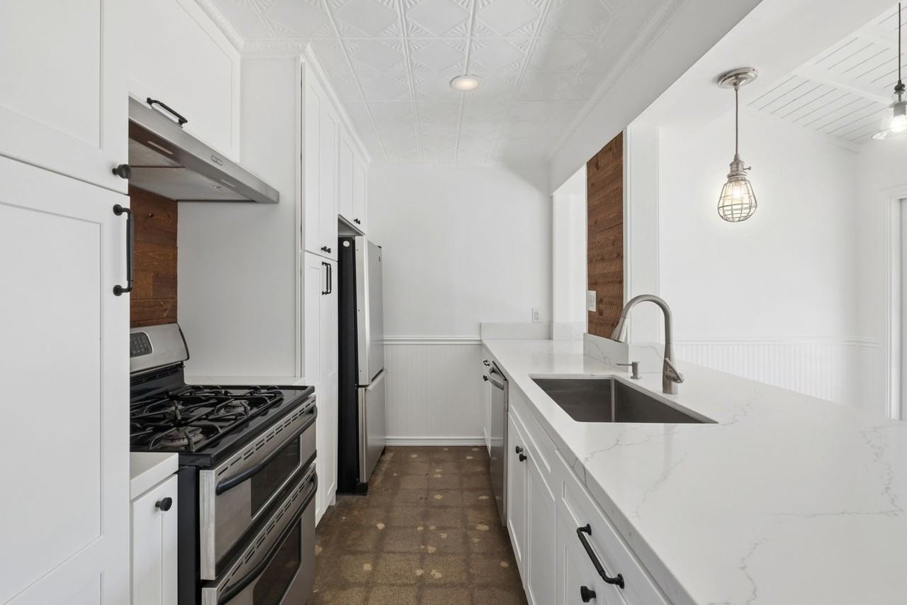 241 E 21st St - Photo 6 of 20