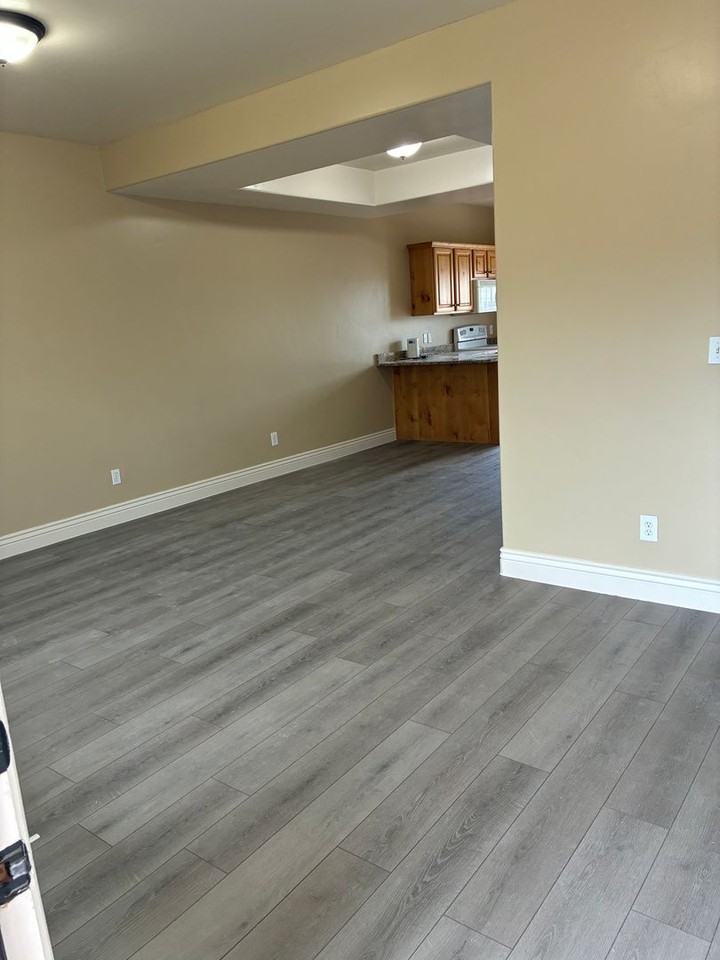 576 W 1045 N #B4 - Photo 2 of 13