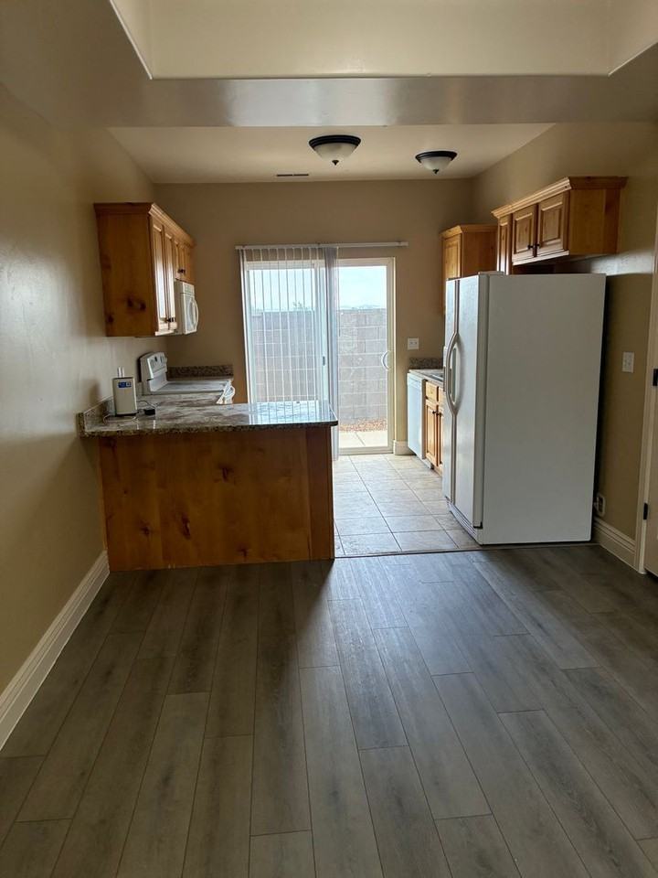 576 W 1045 N #B4 - Photo 3 of 13