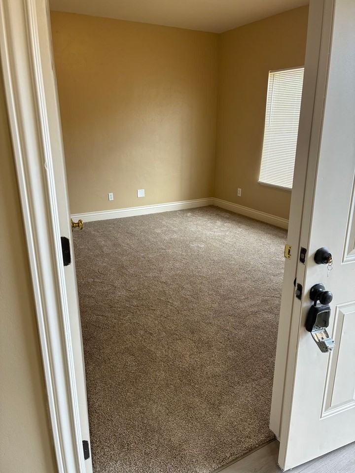 576 W 1045 N #B4 - Photo 4 of 13