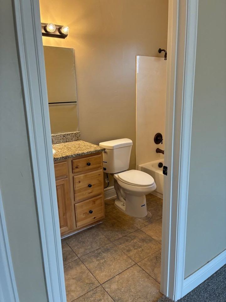 576 W 1045 N #B4 - Photo 5 of 13