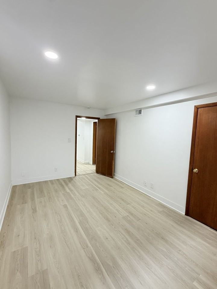1334 Lakeview Blvd E - Photo 2 of 23