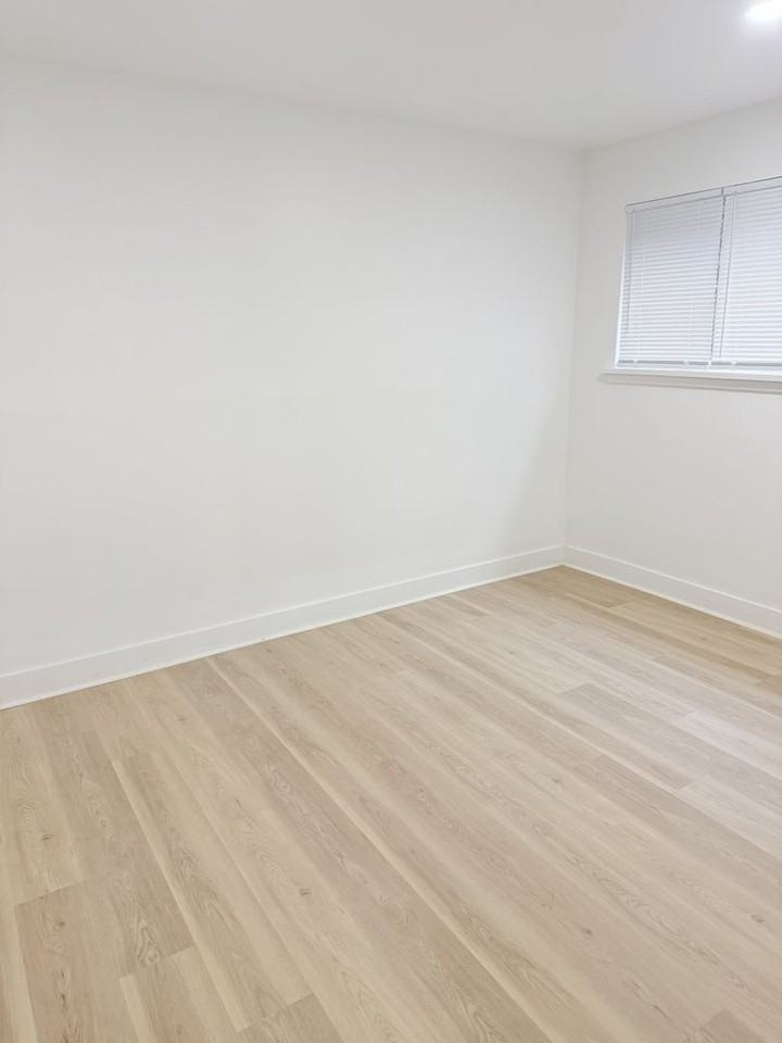 1334 Lakeview Blvd E - Photo 7 of 23