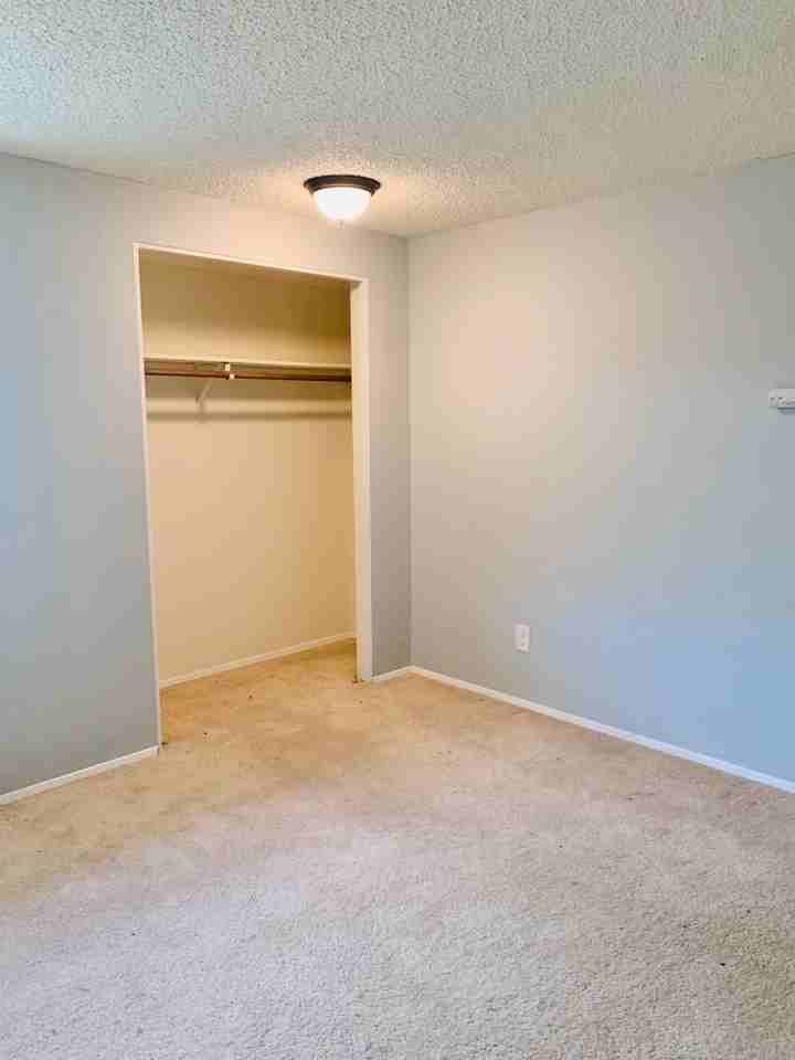 18530 52nd Ave W - Photo 4 of 8