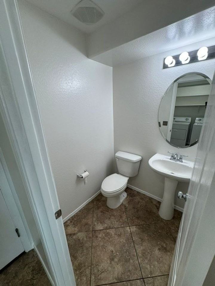 1823 S Balboa Dr - Photo 4 of 18