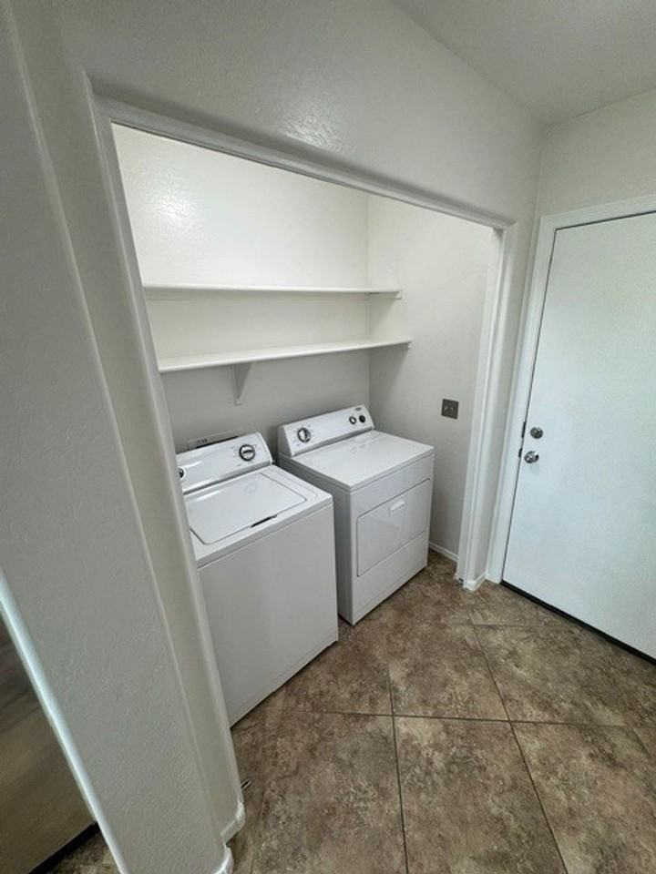 1823 S Balboa Dr - Photo 5 of 18