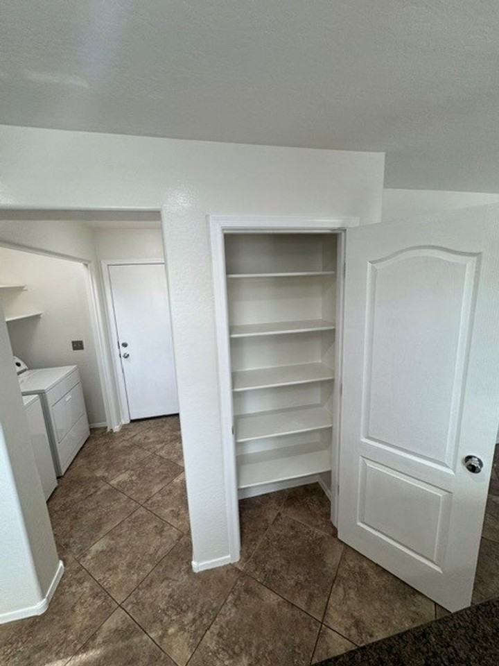 1823 S Balboa Dr - Photo 6 of 18