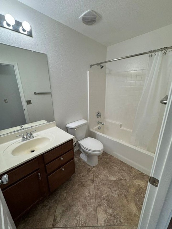 1823 S Balboa Dr - Photo 7 of 18