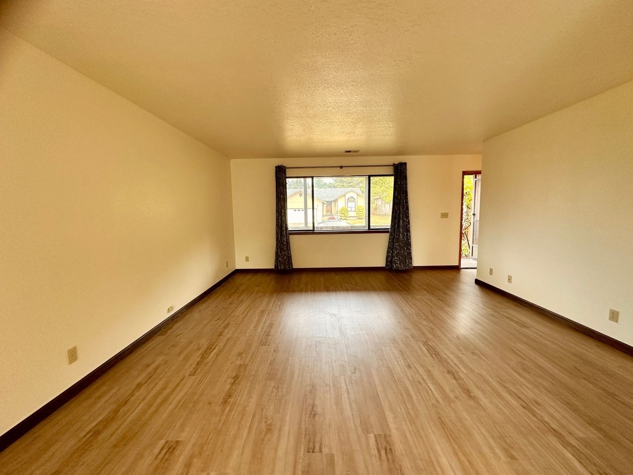 6242 Pryor St - Photo 4 of 18