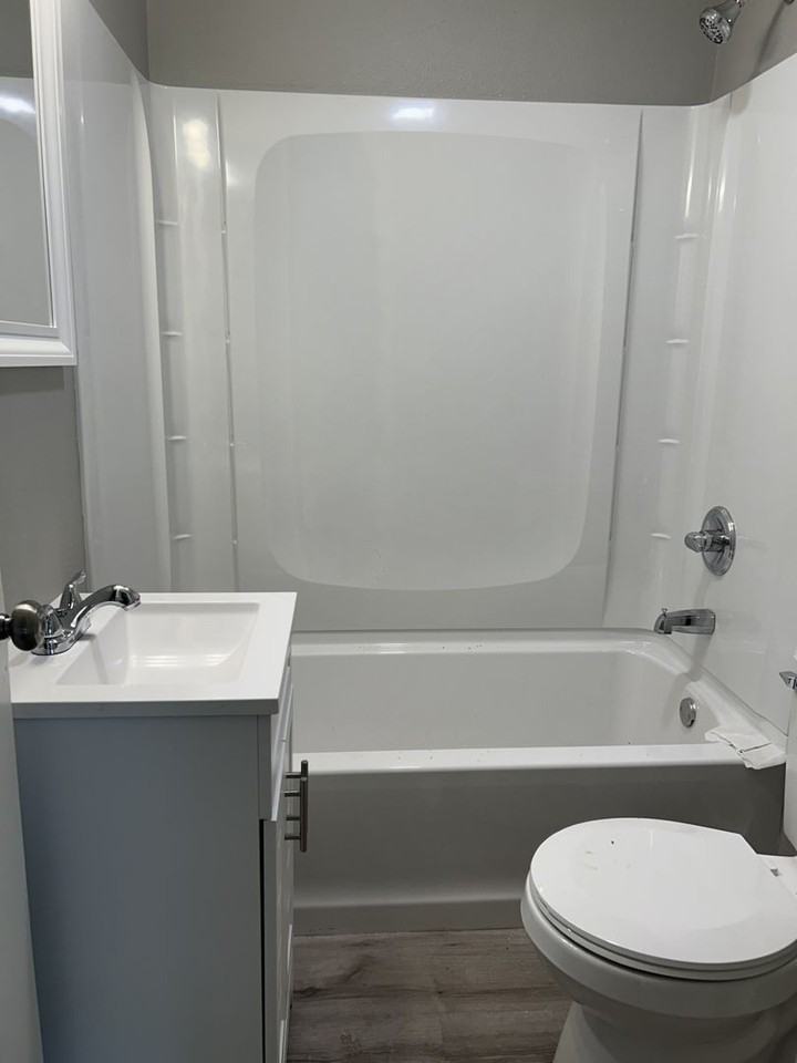806 W Kansas St - Photo 4 of 10