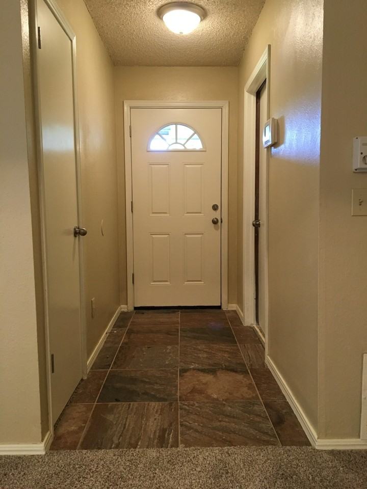 10050 Southridge Dr - Photo 6 of 24