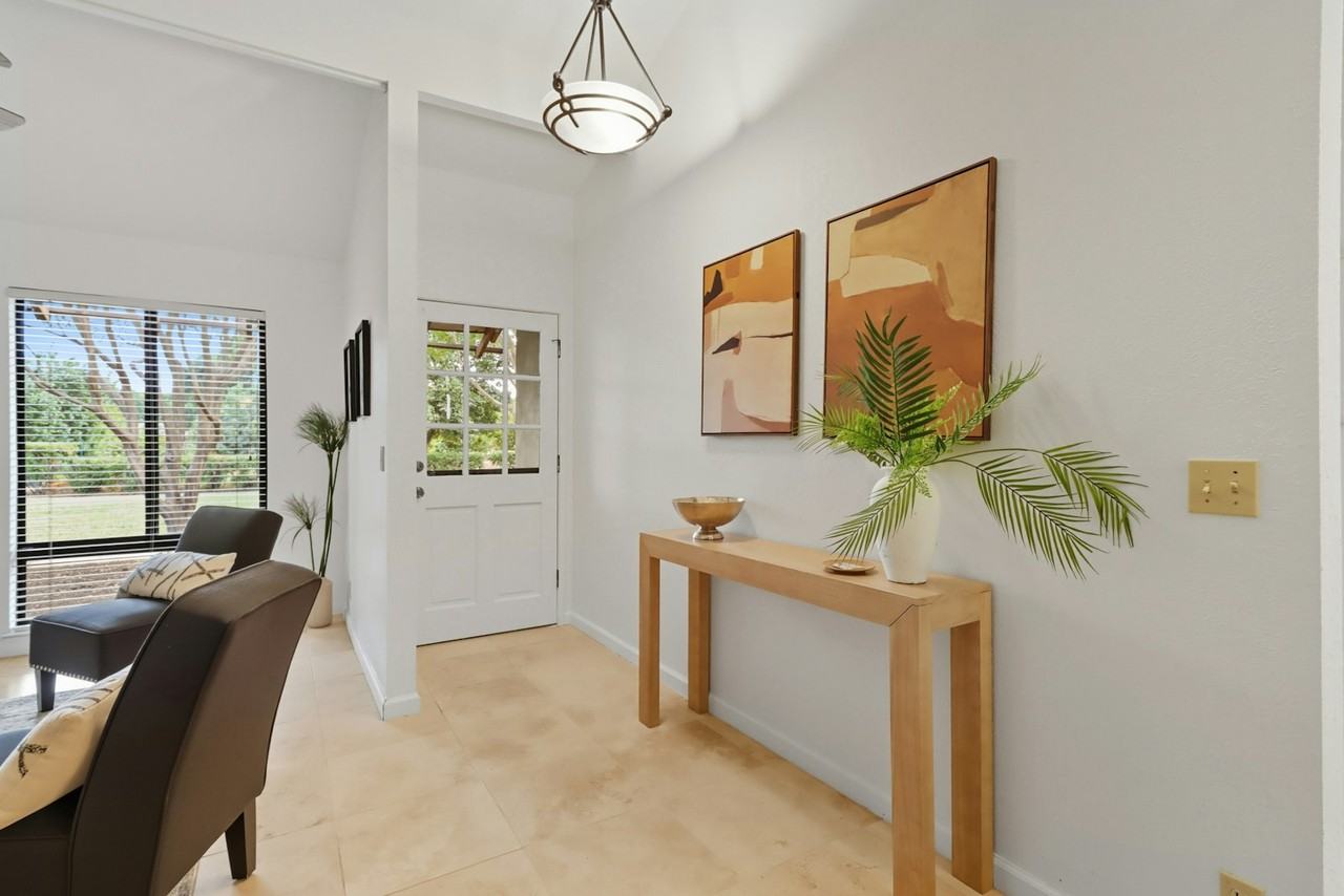 2526 Overhill Lane - Photo 5 of 15