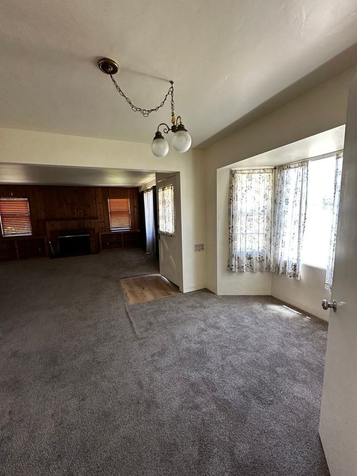 707 W Cypress Ave - Photo 2 of 12