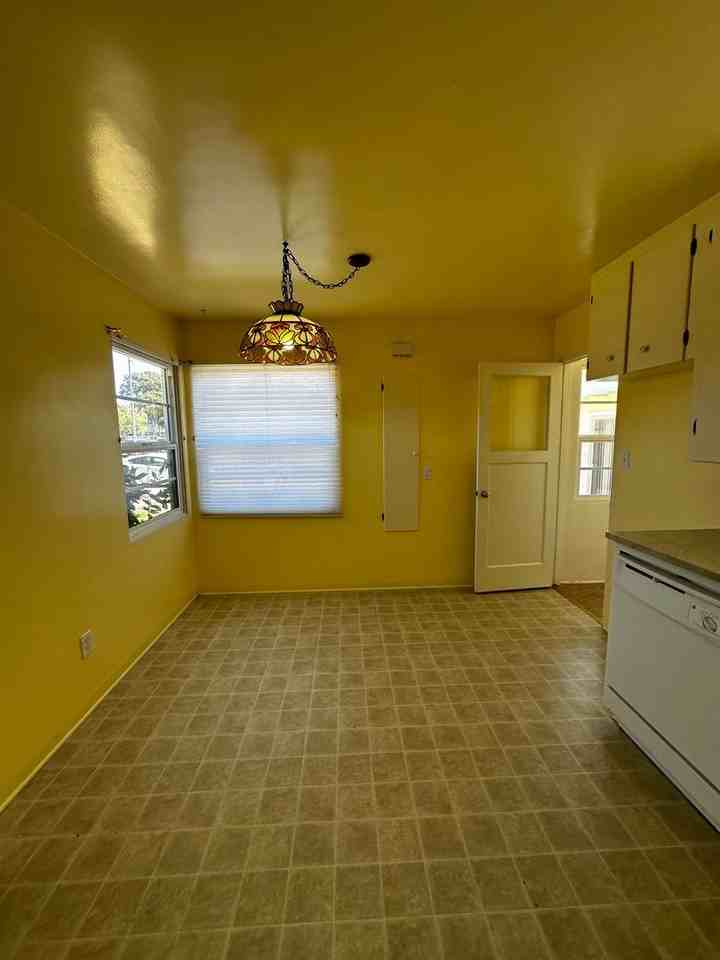 707 W Cypress Ave - Photo 3 of 12