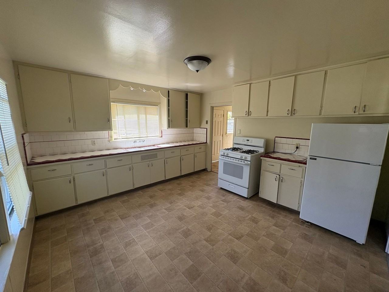 471 3rd Ave - Photo 2 of 10