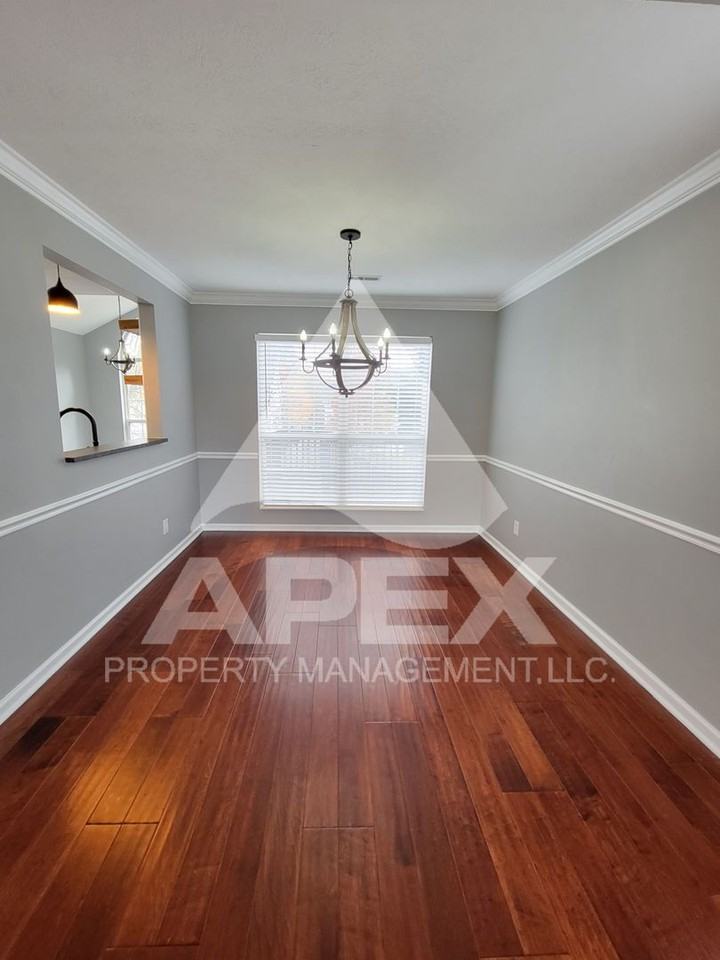 8140 Faircrest Ln - Photo 7 of 35