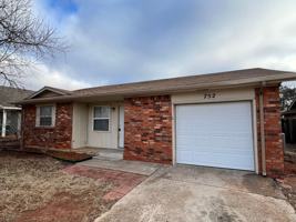 featured image of 752 W Forest Dr