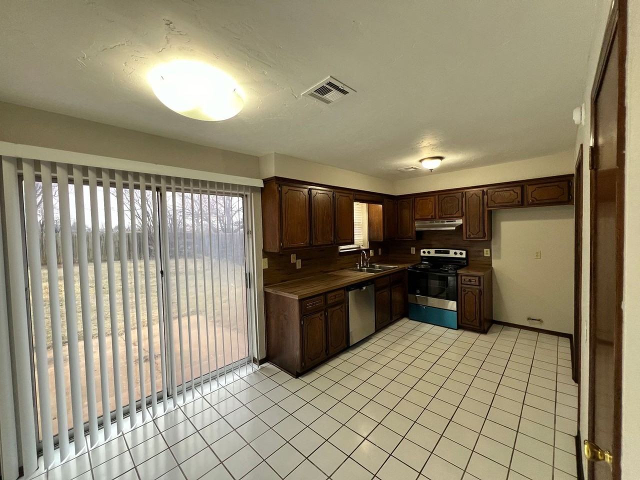 752 W Forest Dr - Photo 4 of 14