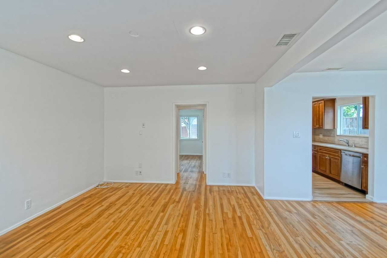 2911 Blaisdell Ave - Photo 7 of 38