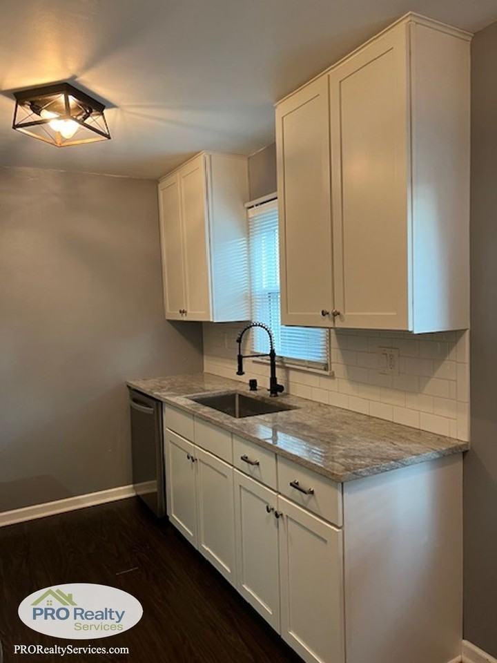 3238 Rhode Island Ave S - Photo 2 of 21
