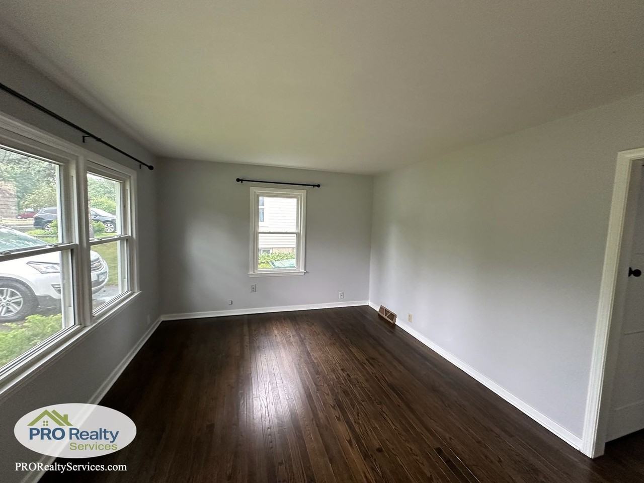 3238 Rhode Island Ave S - Photo 3 of 21